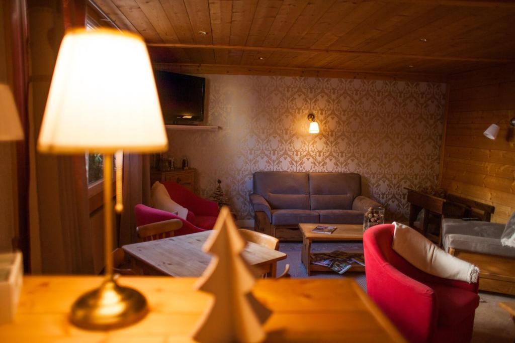 LOGIS Les Arobiers hotel pied des pistes 9