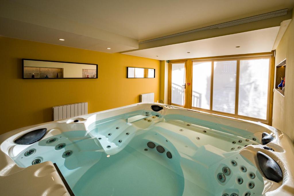 LOuta Hotel Restaurant hotel pied des pistes 18