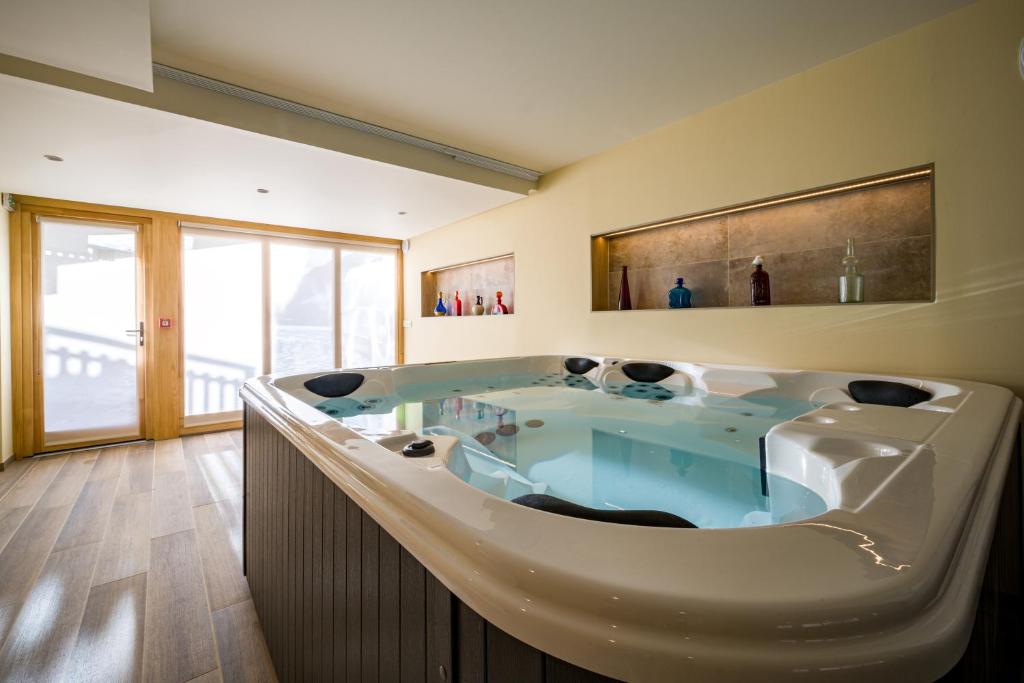 LOuta Hotel Restaurant hotel pied des pistes 4