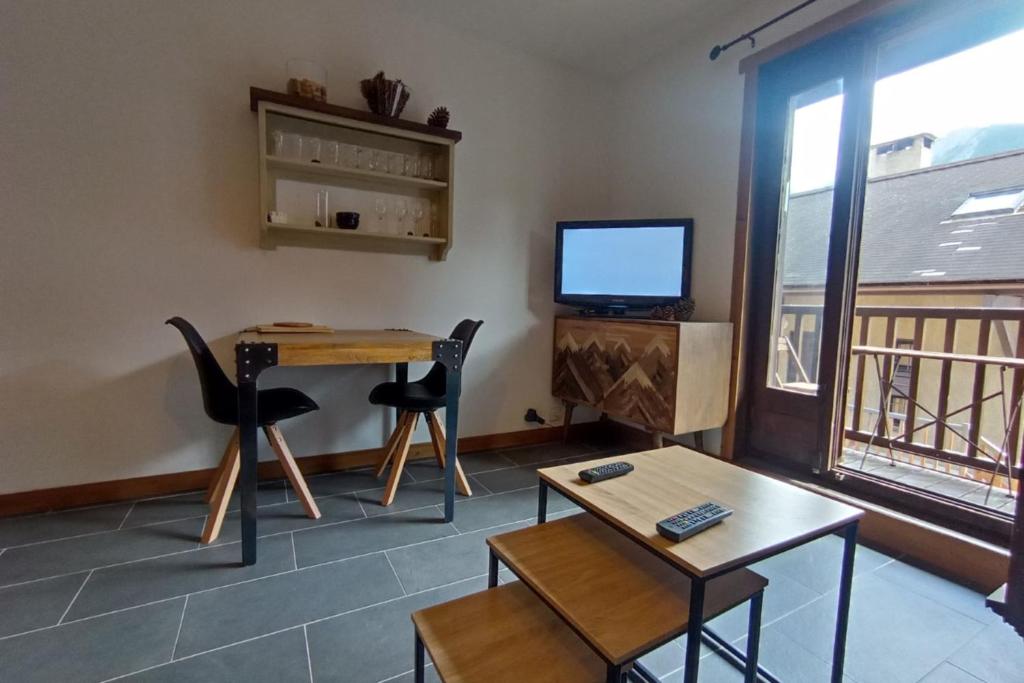 LUMINEUX 30 m avec BALCON CENTRE VILLAGE appartement pied des pistes 1