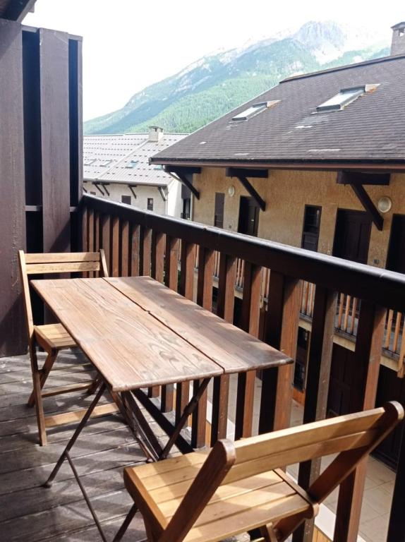 LUMINEUX 30 m avec BALCON CENTRE VILLAGE appartement pied des pistes 10