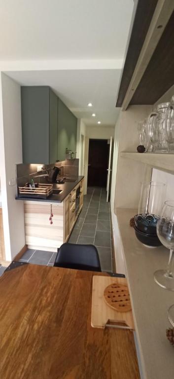 LUMINEUX 30 m avec BALCON CENTRE VILLAGE appartement pied des pistes 4
