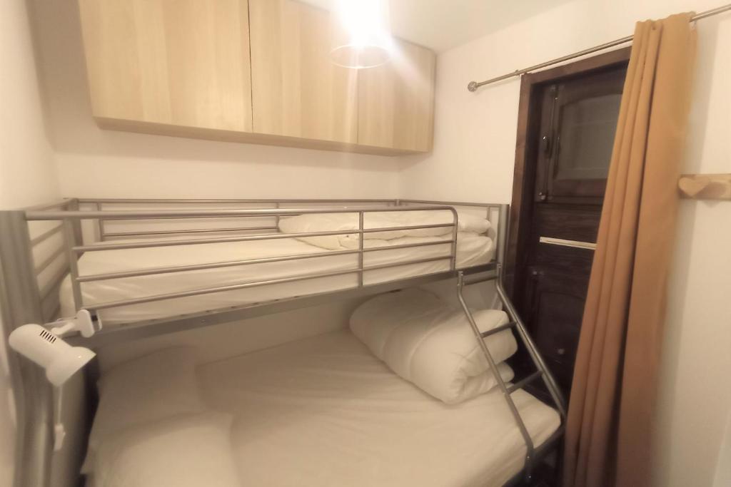 LUMINEUX 30 m avec BALCON CENTRE VILLAGE appartement pied des pistes 7