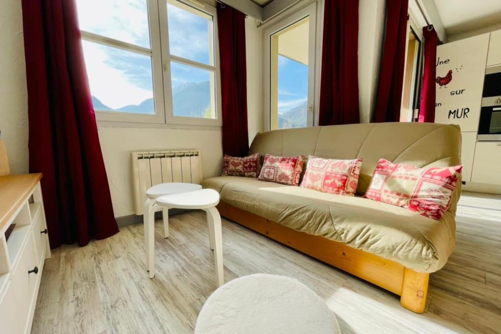 LUMINEUX 50 m avec BALCON au centre de Briancon appartement pied des pistes 3