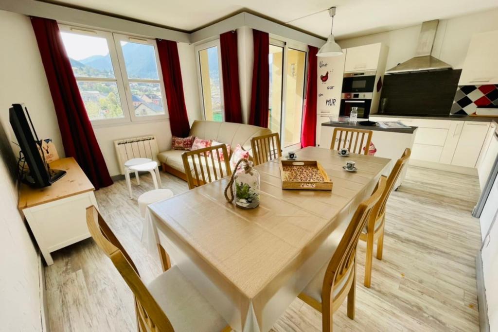 LUMINEUX 50 m avec BALCON au centre de Briancon appartement pied des pistes