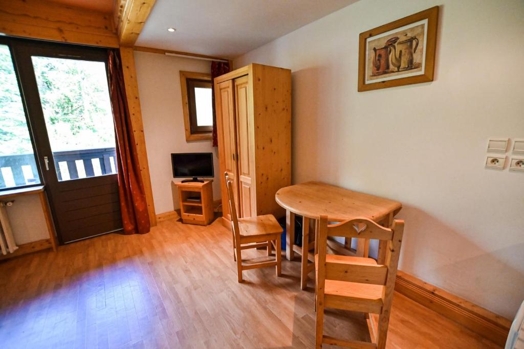 LUMINEUX studio avec BALCON a Combloux appartement pied des pistes 3