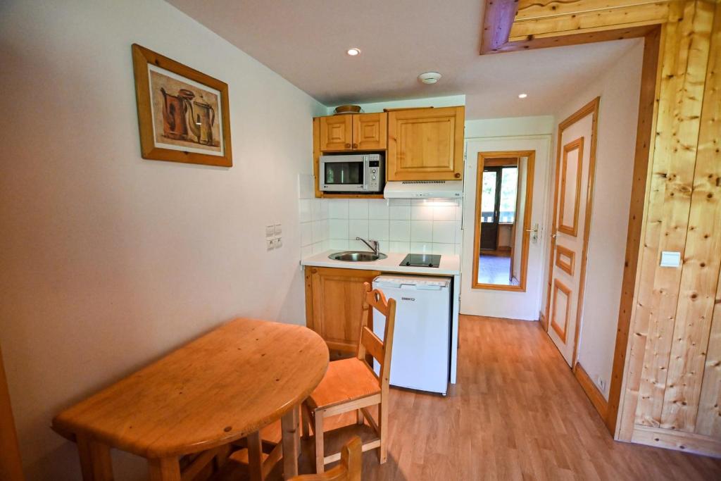 LUMINEUX studio avec BALCON a Combloux appartement pied des pistes 4