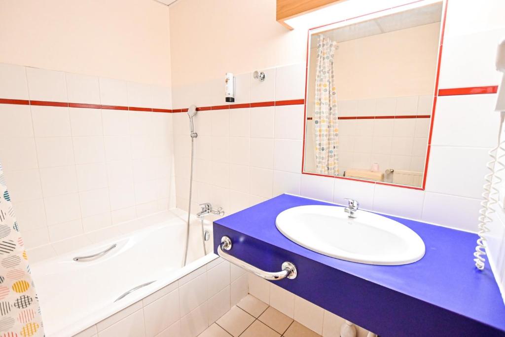 LUMINEUX studio avec BALCON a Combloux appartement pied des pistes 5