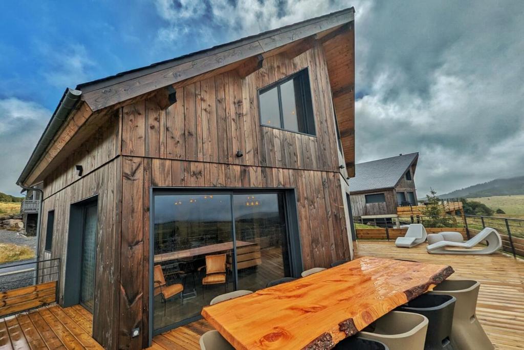 La Fleche 2 Chalet Standing Jacuzzi Privatif gite pied des pistes 1