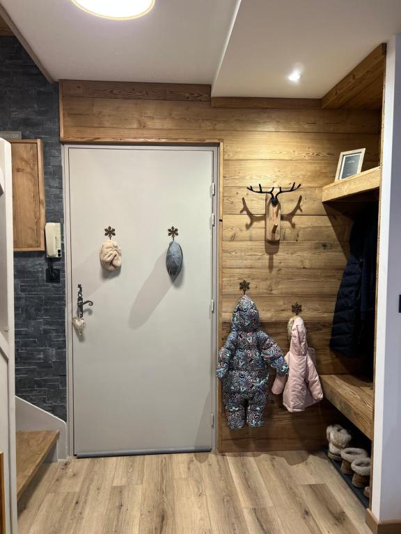 La Marmotte Duplex 4 p. entierement renove avec vue magnifique appartement pied des pistes 10