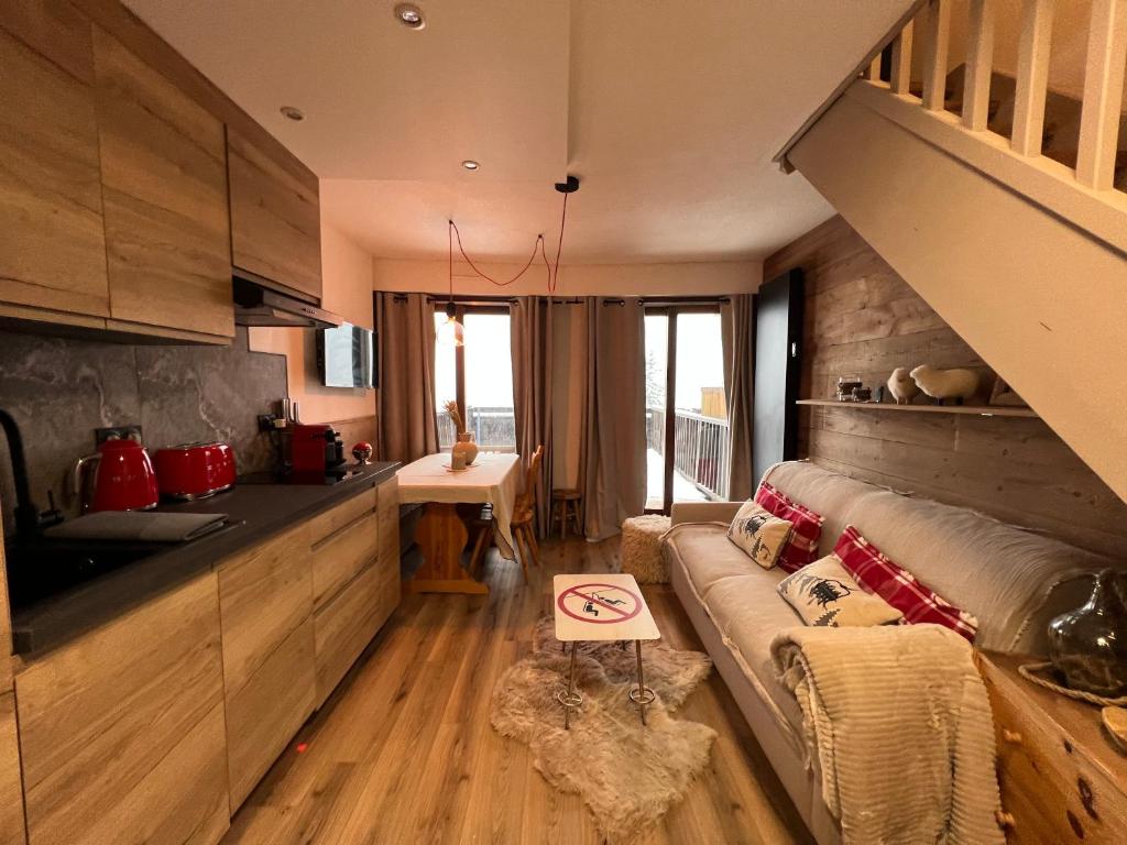 La Marmotte Duplex 4 p. entierement renove avec vue magnifique appartement pied des pistes 3