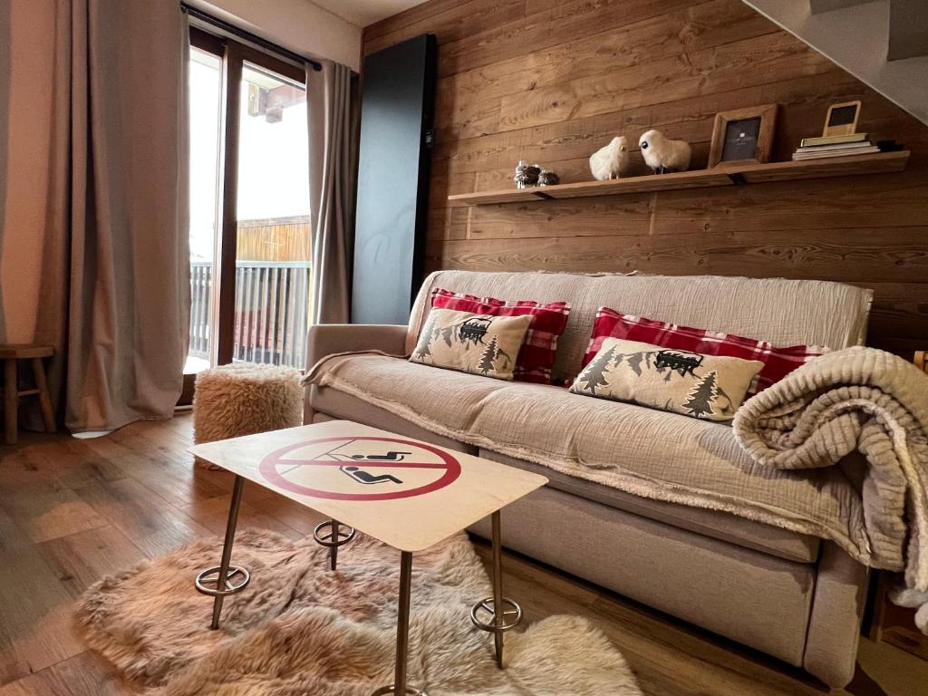 La Marmotte Duplex 4 p. entierement renove avec vue magnifique appartement pied des pistes 8