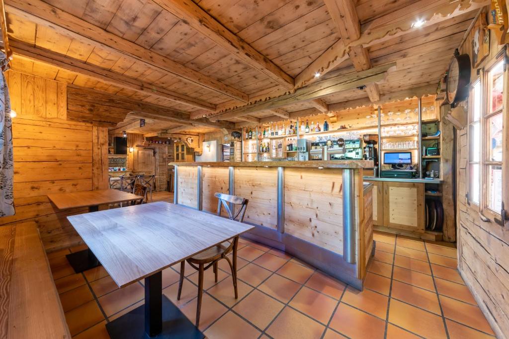 La Vieille Ferme hotel pied des pistes 5