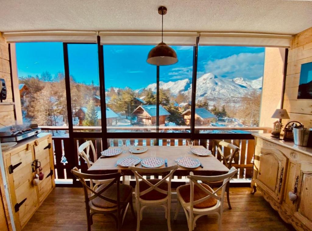La joue du loup aux pieds des pistes et vue sur montagnes appartement pied des pistes 10
