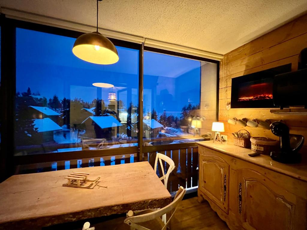 La joue du loup aux pieds des pistes et vue sur montagnes appartement pied des pistes 3