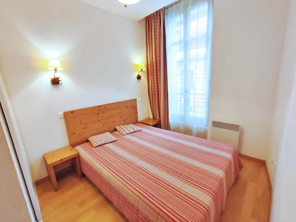 La petite ourse T2 centre Luchon wifi casier a skis ascenseur 4 personnes appartement pied des pistes 1