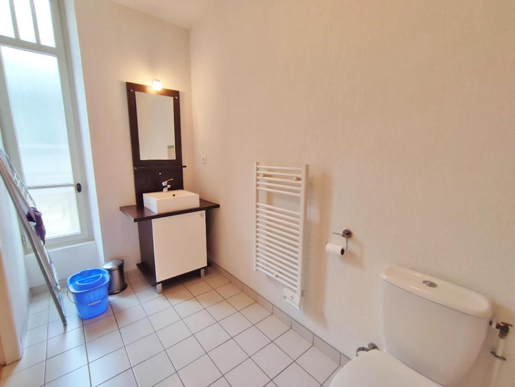 La petite ourse T2 centre Luchon wifi casier a skis ascenseur 4 personnes appartement pied des pistes 2