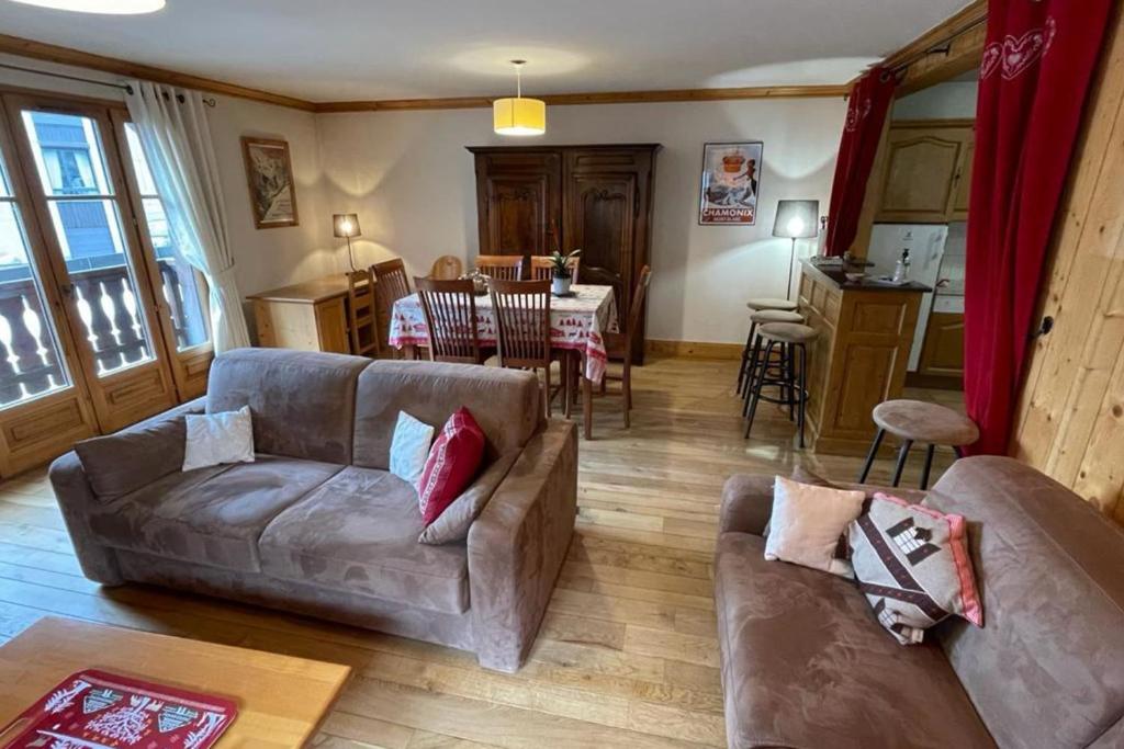 Large apartment in Chamonix close to the slopes appartement pied des pistes 1