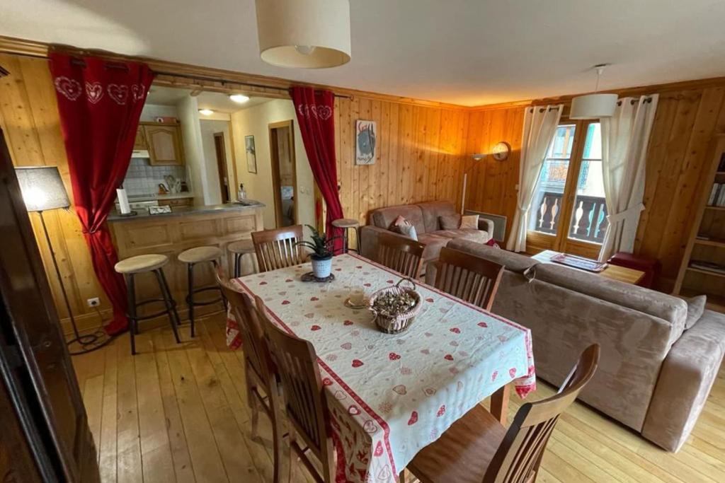 Large apartment in Chamonix close to the slopes appartement pied des pistes 2