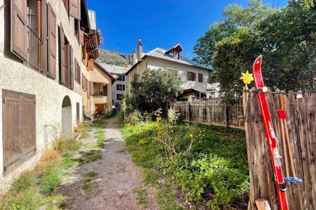 Large family nest with garden gite pied des pistes 14