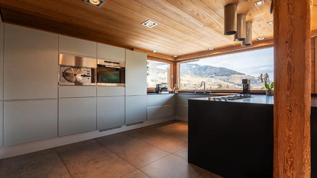 Large luxury chalet Megeve chalet pied des pistes 15