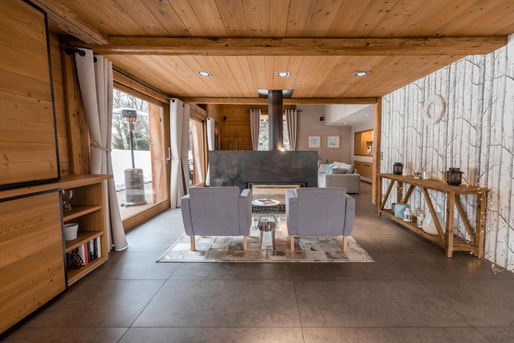 Large luxury chalet Megeve chalet pied des pistes 19
