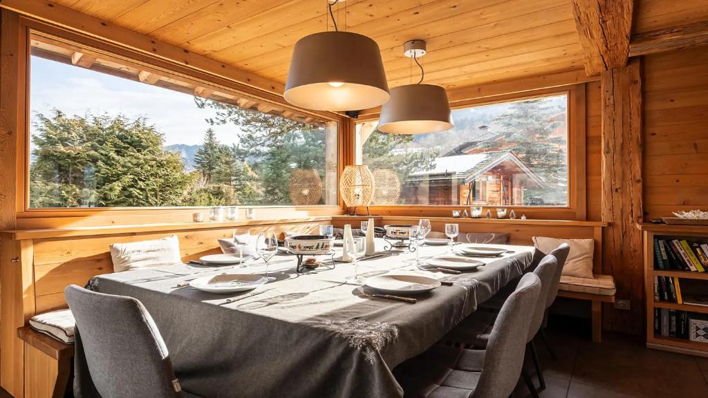 Large luxury chalet Megeve chalet pied des pistes 3