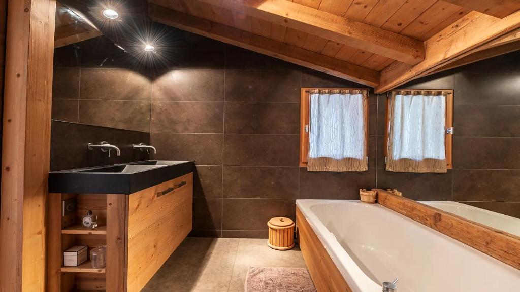 Large luxury chalet Megeve chalet pied des pistes 7