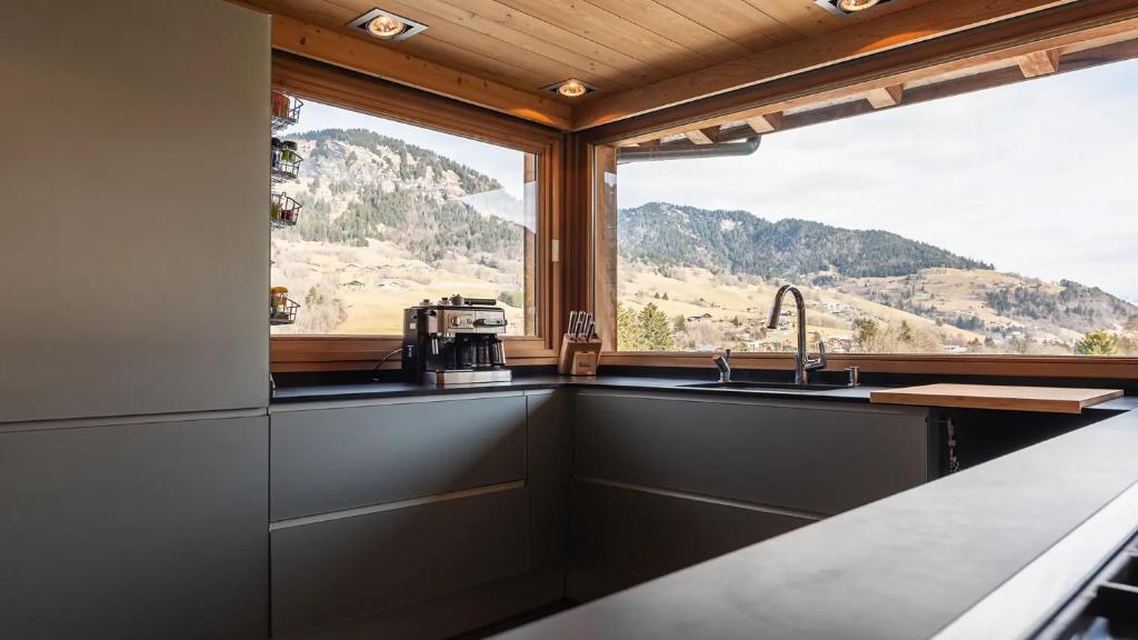 Large luxury chalet Megeve chalet pied des pistes 8