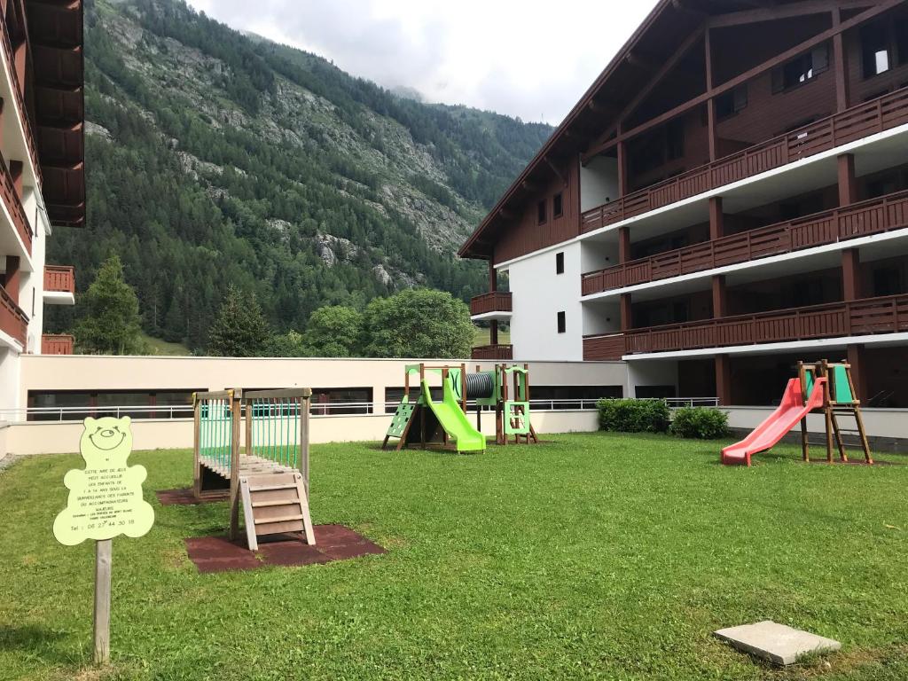 Large premium alpine apartment for 4 to 8 people appartement pied des pistes 12