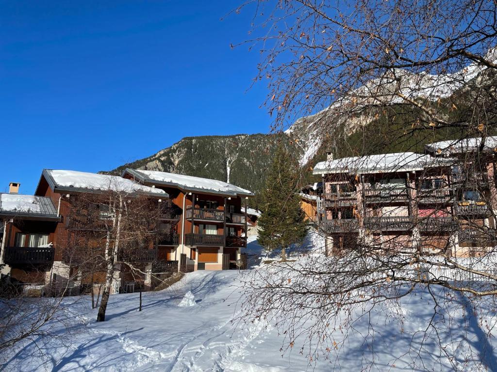 Le Bouquetin 73 Appartement cosy type chalet avec piscine au pied des pistes et superbe vue panoramique gite pied des pistes 18
