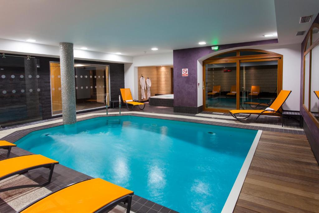Le Calgary hotel pied des pistes 9