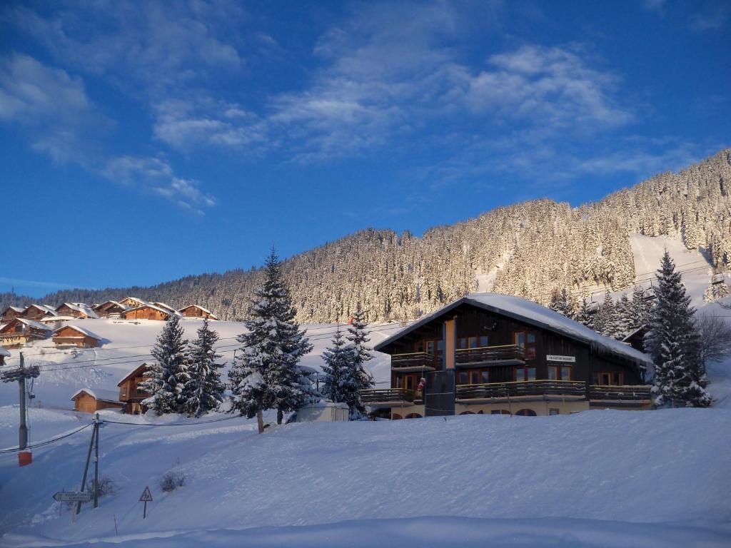 Le Chalet de Bisanne hotel pied des pistes 13