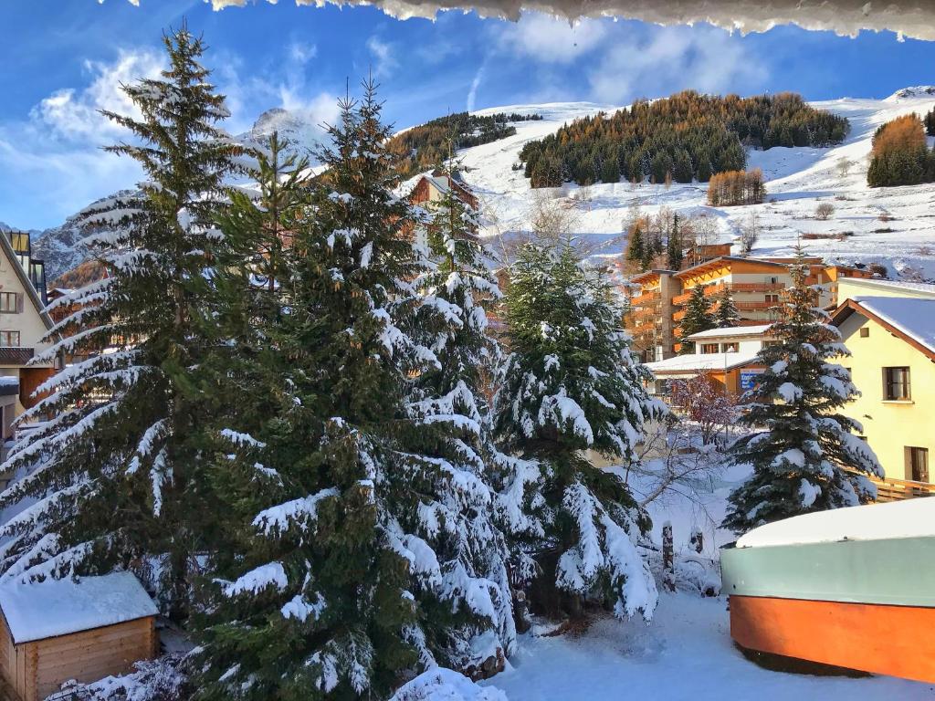 Le Chalet hotel pied des pistes 15