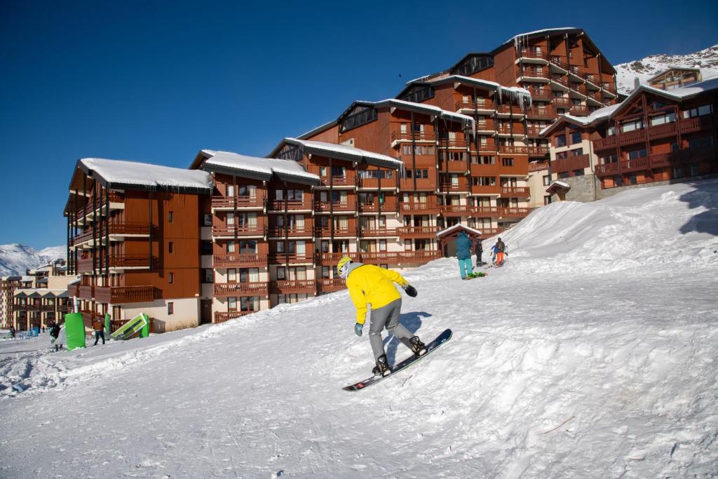 Le Cheval Blanc Village Montana hotel pied des pistes 8