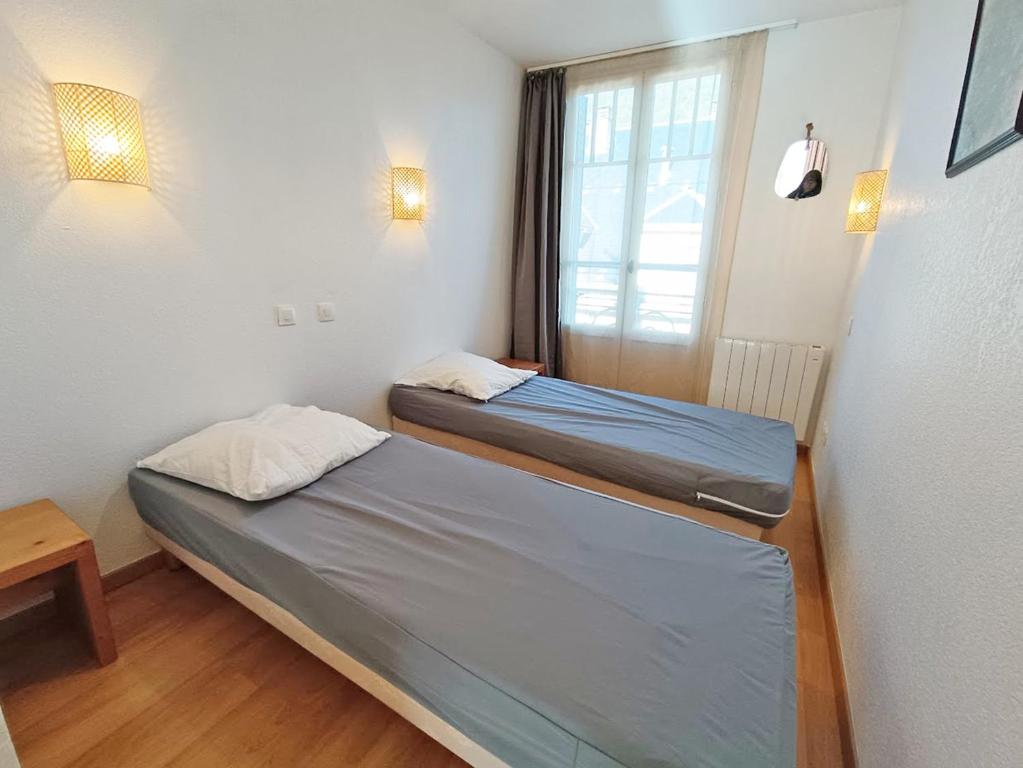 Le Coudon T2 centre Luchon wifi casier a skis ascenseur 5 personnes appartement pied des pistes 1