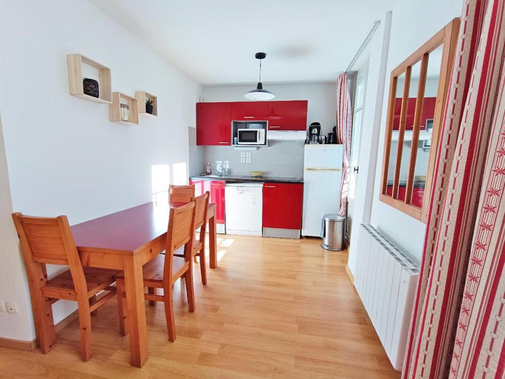 Le Coudon T2 centre Luchon wifi casier a skis ascenseur 5 personnes appartement pied des pistes 11