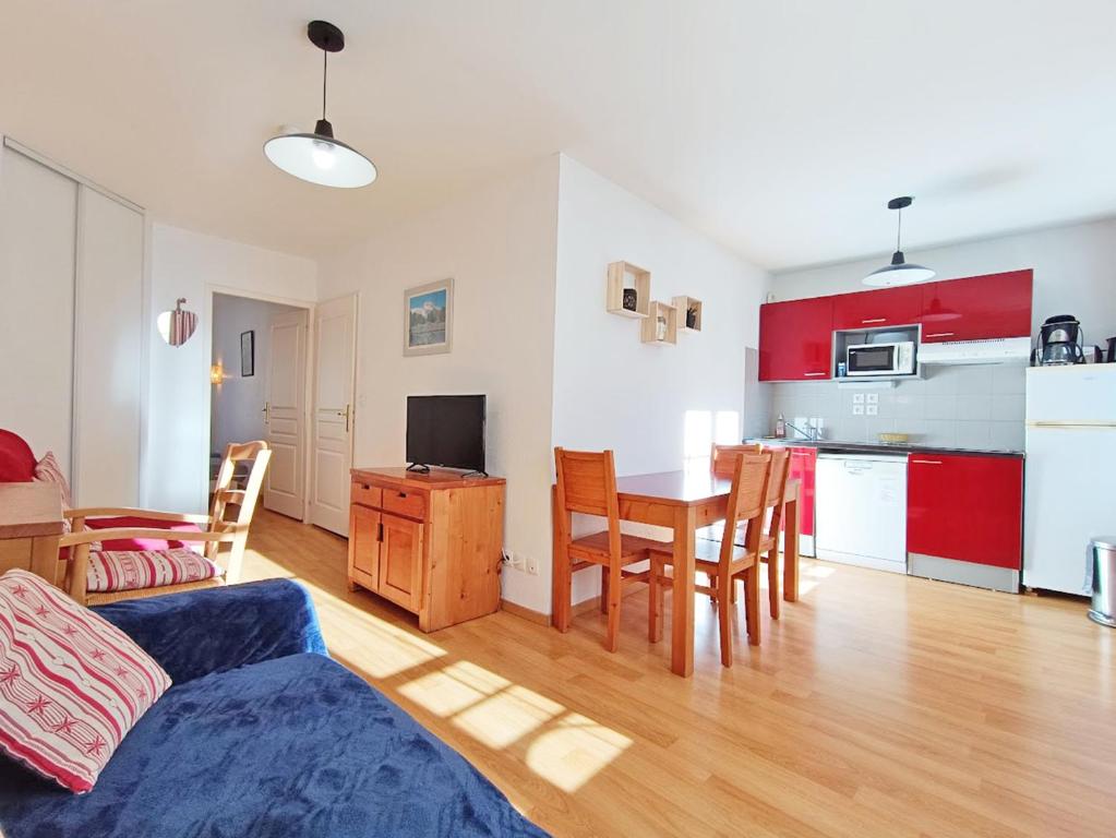 Le Coudon T2 centre Luchon wifi casier a skis ascenseur 5 personnes appartement pied des pistes 3