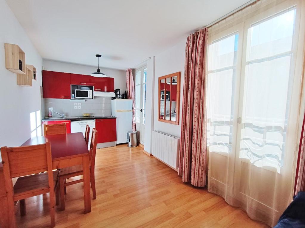 Le Coudon T2 centre Luchon wifi casier a skis ascenseur 5 personnes appartement pied des pistes 6