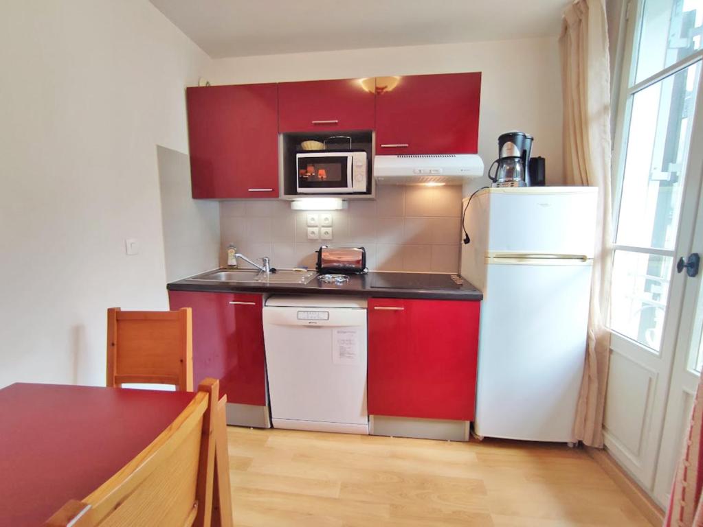 Le Coudon T2 centre Luchon wifi casier a skis ascenseur 5 personnes appartement pied des pistes 9