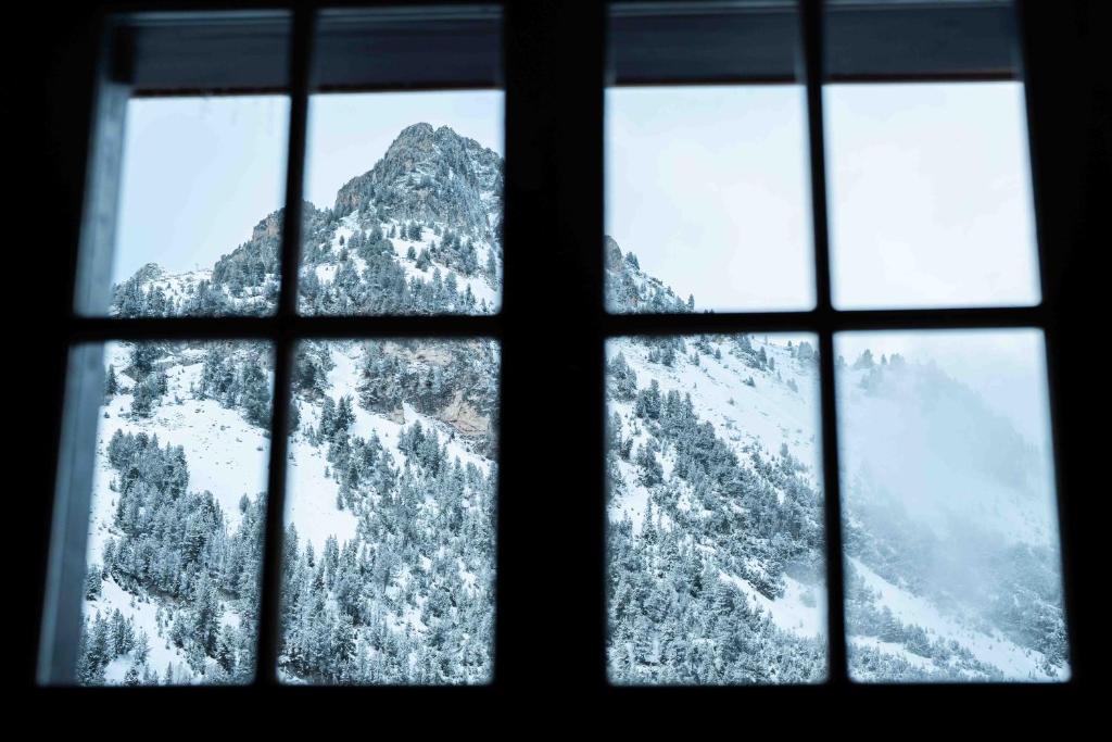 Le Grand Ours Ski in ski out 4 bed chalet Arc 1950 appartement pied des pistes 13