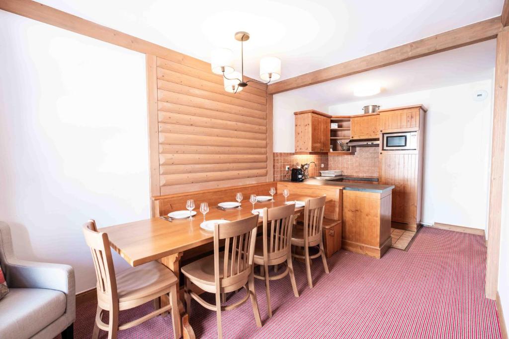 Le Grand Ours Ski in ski out 4 bed chalet Arc 1950 appartement pied des pistes 15