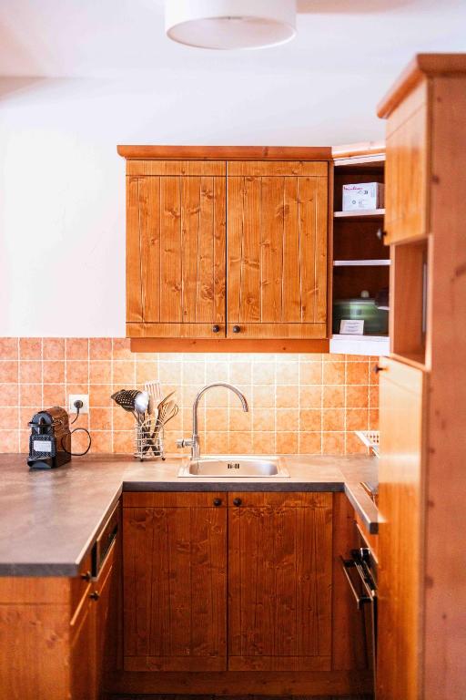 Le Grand Ours Ski in ski out 4 bed chalet Arc 1950 appartement pied des pistes 16