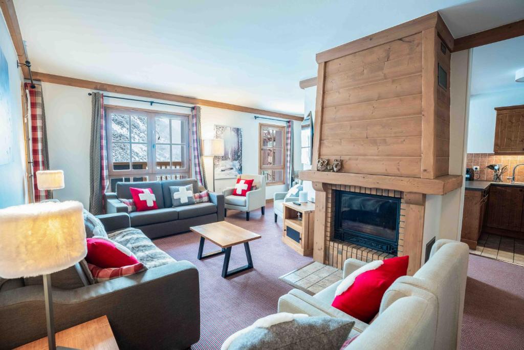 Le Grand Ours Ski in ski out 4 bed chalet Arc 1950 appartement pied des pistes