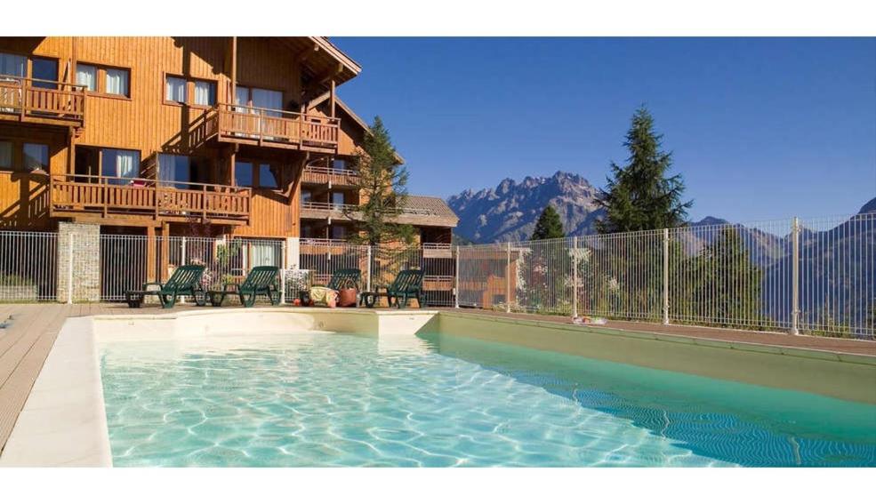 Le Hameau des Ecrins Station 1800 appartement pied des pistes