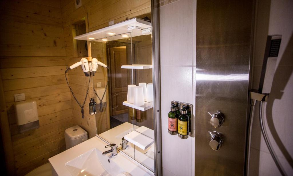 Le Loup Blanc hotel pied des pistes 13