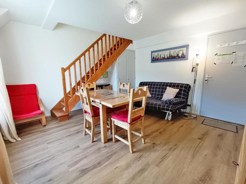 Le Marmandais T3 lumineux duplex balcon parking wifi proche thermes ascenseur 4 personnes appartement pied des pistes 8