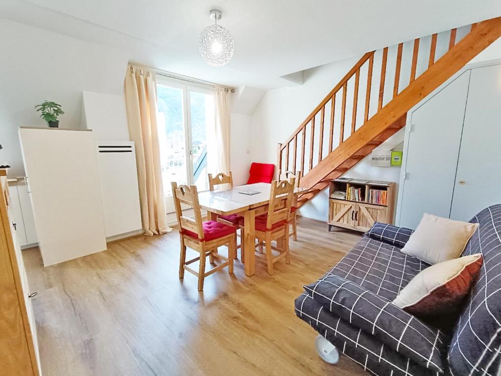 Le Marmandais T3 lumineux duplex balcon parking wifi proche thermes ascenseur 4 personnes appartement pied des pistes