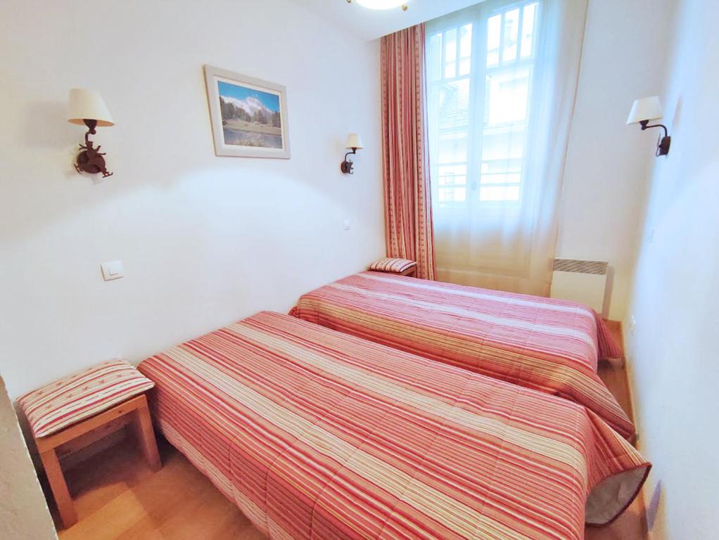 Le Marmotton T2 centre Luchon wifi casier a skis ascenseur 5 personnes appartement pied des pistes 1