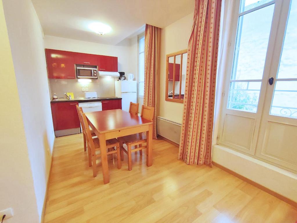 Le Marmotton T2 centre Luchon wifi casier a skis ascenseur 5 personnes appartement pied des pistes 5